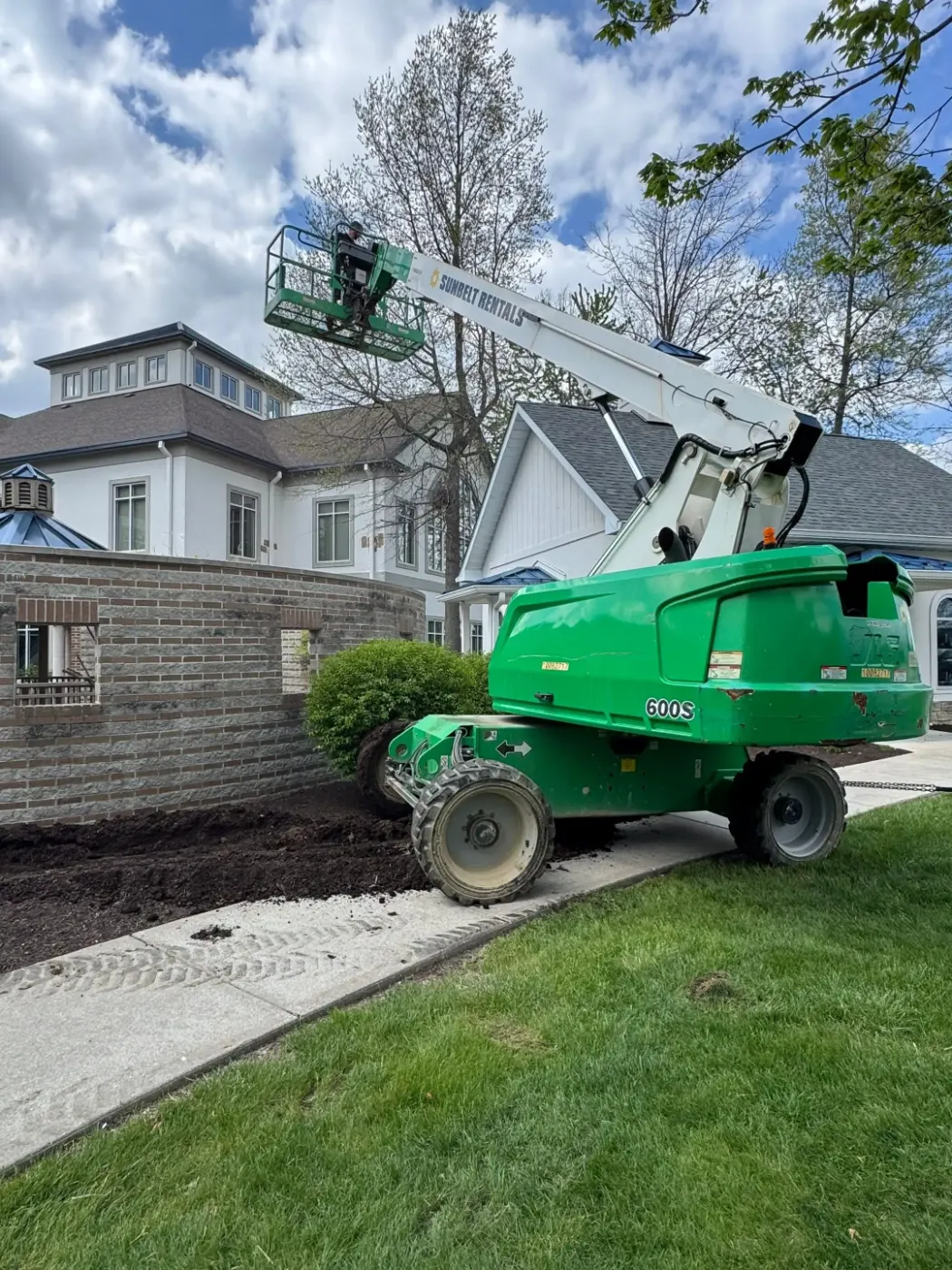 Commercial roof inspection documented in Flora